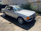 Mercedes-Benz W123 280 CE Coupé  - Mercedes-Benz CE 280