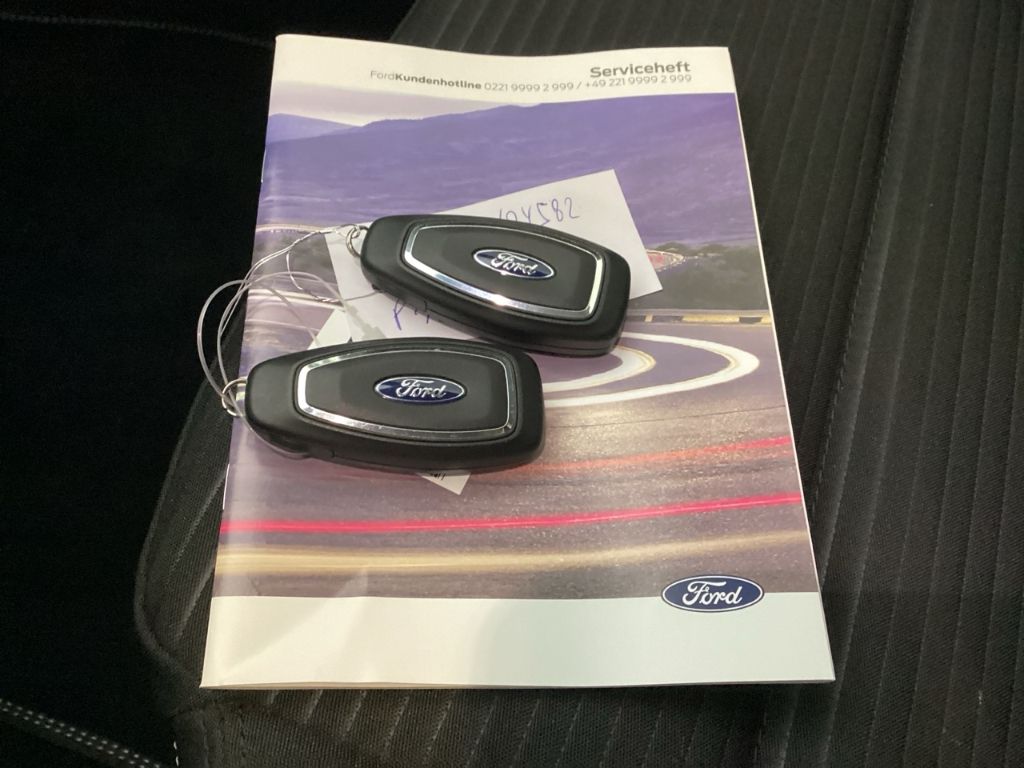 Fahrzeugabbildung Ford Focus Turnier Titanium X AHK-abnehmbar Navi LED