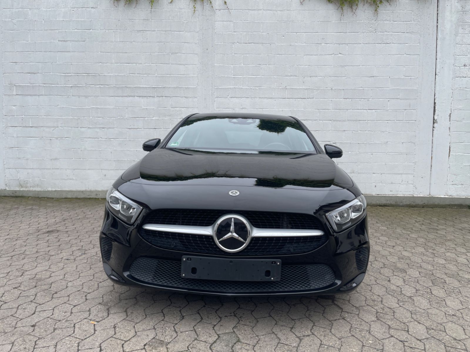 MERCEDES-BENZ A 220