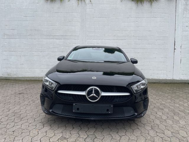 MERCEDES-BENZ A 220