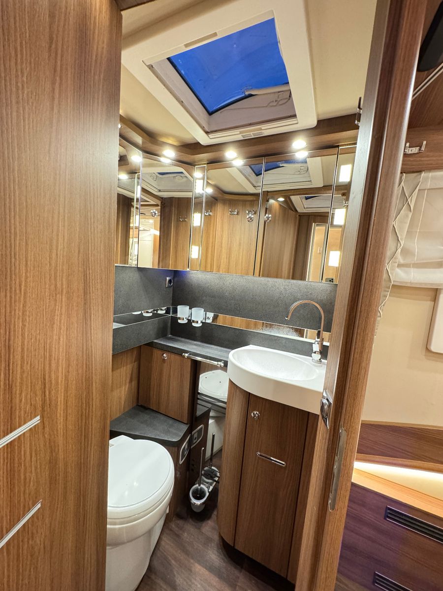 Fahrzeugabbildung Carthago Chic e-line I 51 QB MERCEDES 418 CDI 9GT 1.HAND