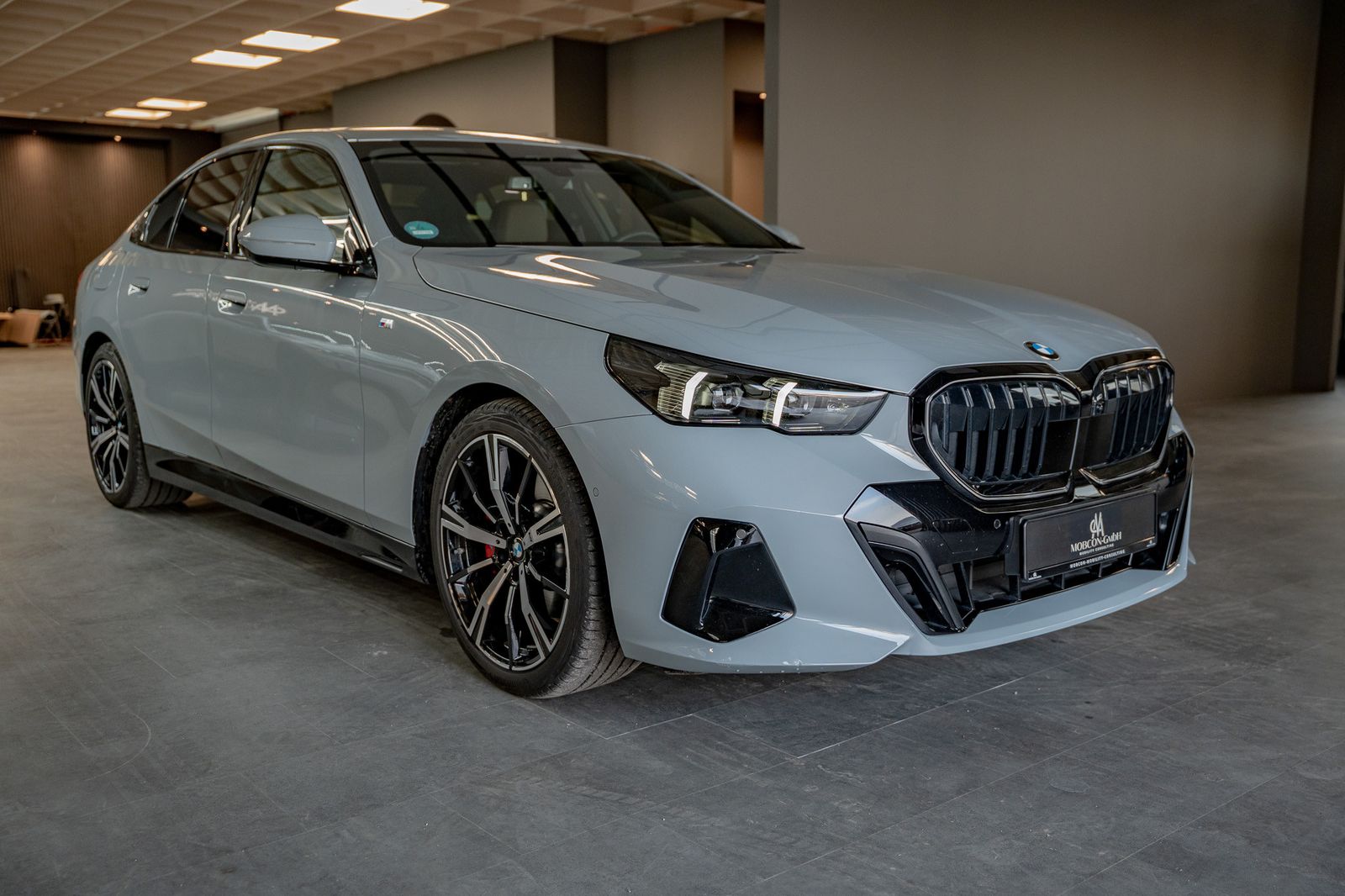 BMW 520 D M SPORT PRO MY25 + INDIVIDUAL + HARMAN