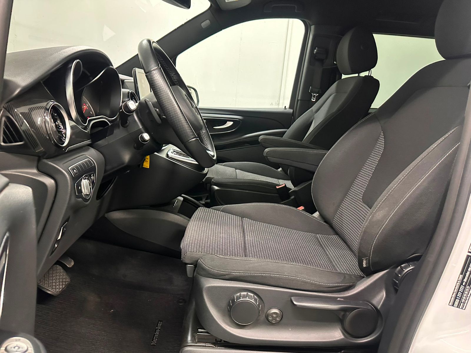 Fahrzeugabbildung Mercedes-Benz V 220 d Aut. EDITION kompakt*6-Sitz*DISTRO*SDH*