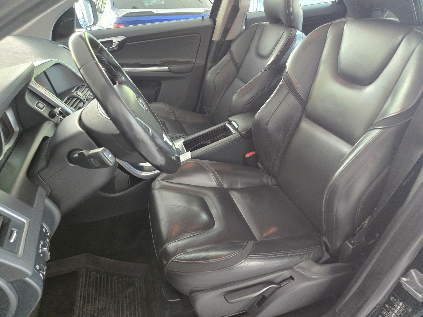 Fahrzeugabbildung Volvo XC60* D4 AWD, Ocean Race AWD