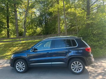 Volkswagen Tiguan - 1