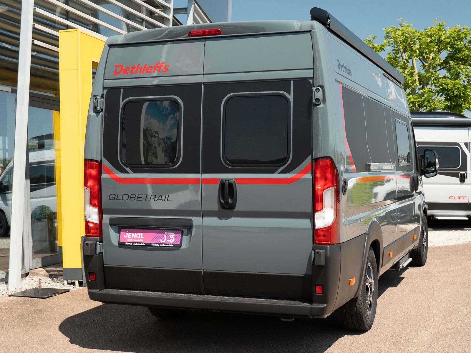 Fahrzeugabbildung Dethleffs Globetrail 640 ES Fiat Rahmenfenster/Heckauszug