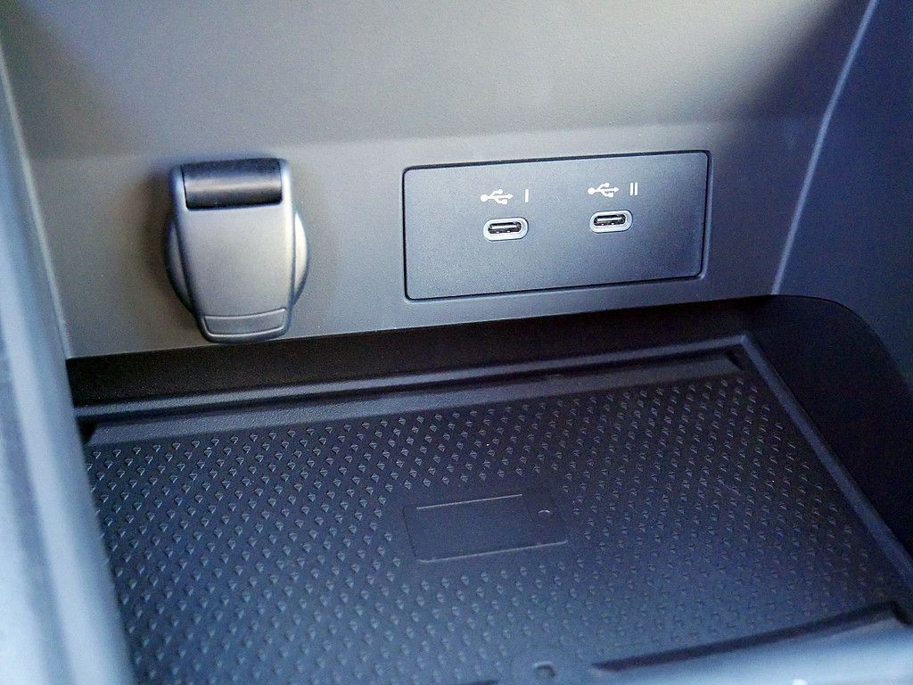 Fahrzeugabbildung Renault Captur Techno TCe 160 SHZ KAMERA NAVI ACC LED