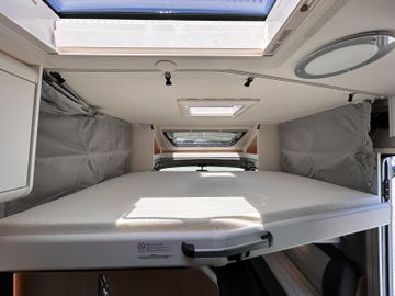 Sunlight Adventure T 67 10Navi Hubbett TV SOLAR Combi6E