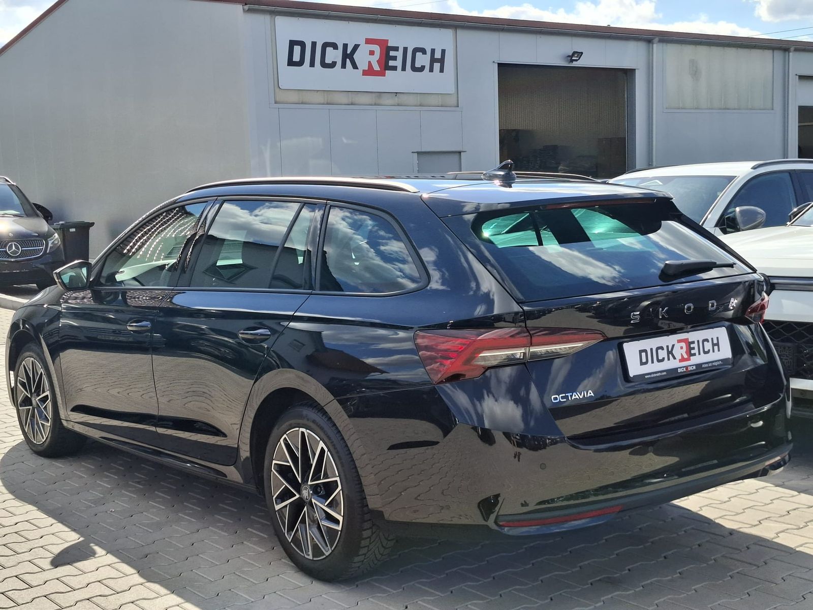 Fahrzeugabbildung SKODA Octavia 1.5 eTSI DSG Selection LED*AHK*5J-Gar.