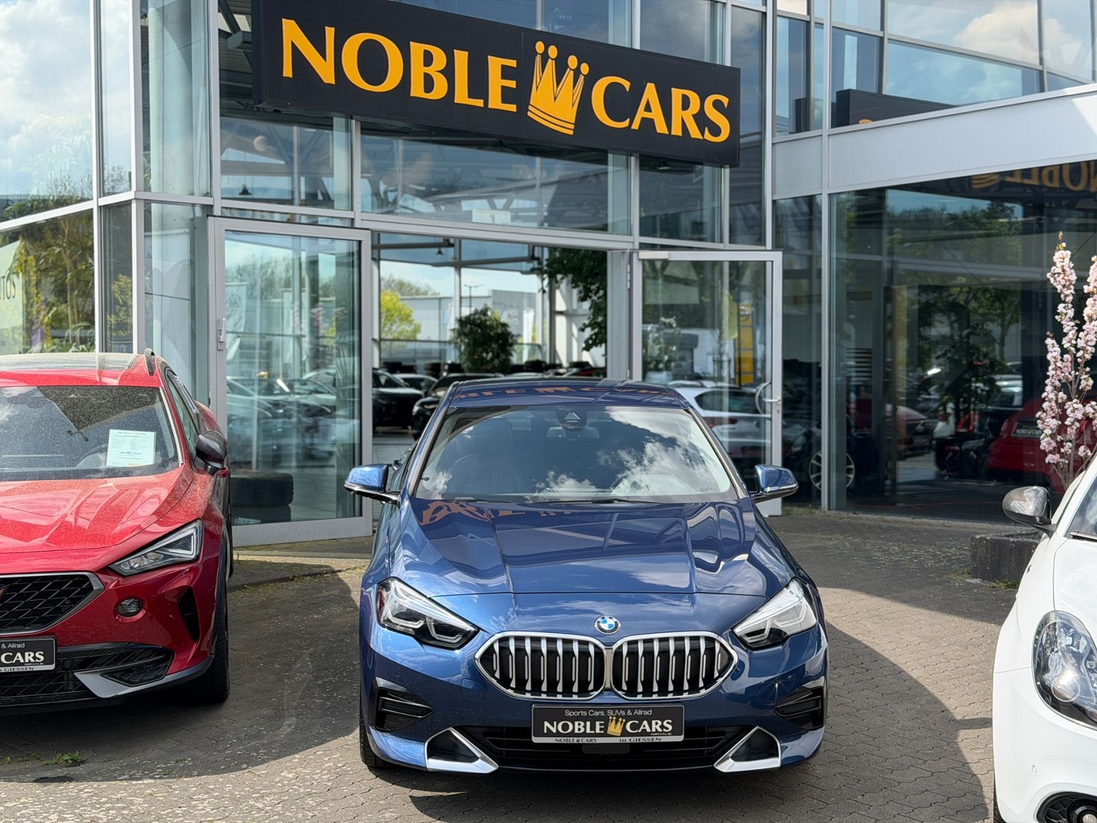 Fahrzeugabbildung BMW 218i Gran Coupe Luxury Line Shadow LED NAV SHZ