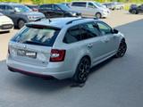 Skoda Octavia Combi RS 245 19Zoll *LED*ACC*Memory* - Skoda Octavia mit Benzin-Antrieb: Kombi, Schaltgetriebe