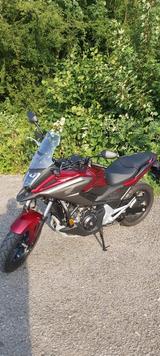 Honda NC750 DCT | nur 4.800 km | TÜV 2027  - Honda Motorräder in Krefeld