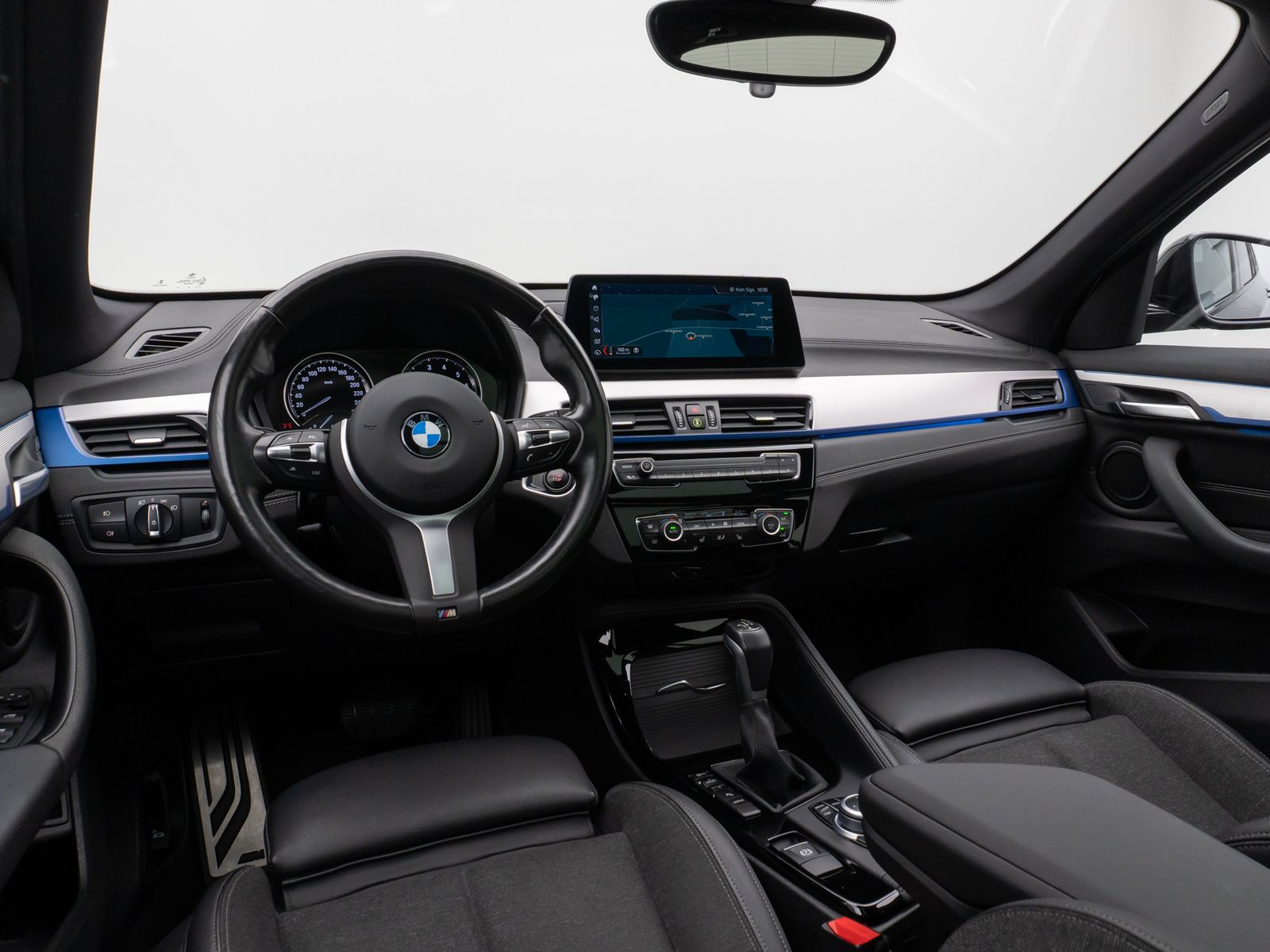 Fahrzeugabbildung BMW X1 xD25e M Sport Panorama Kamera HUD DAB HiFi