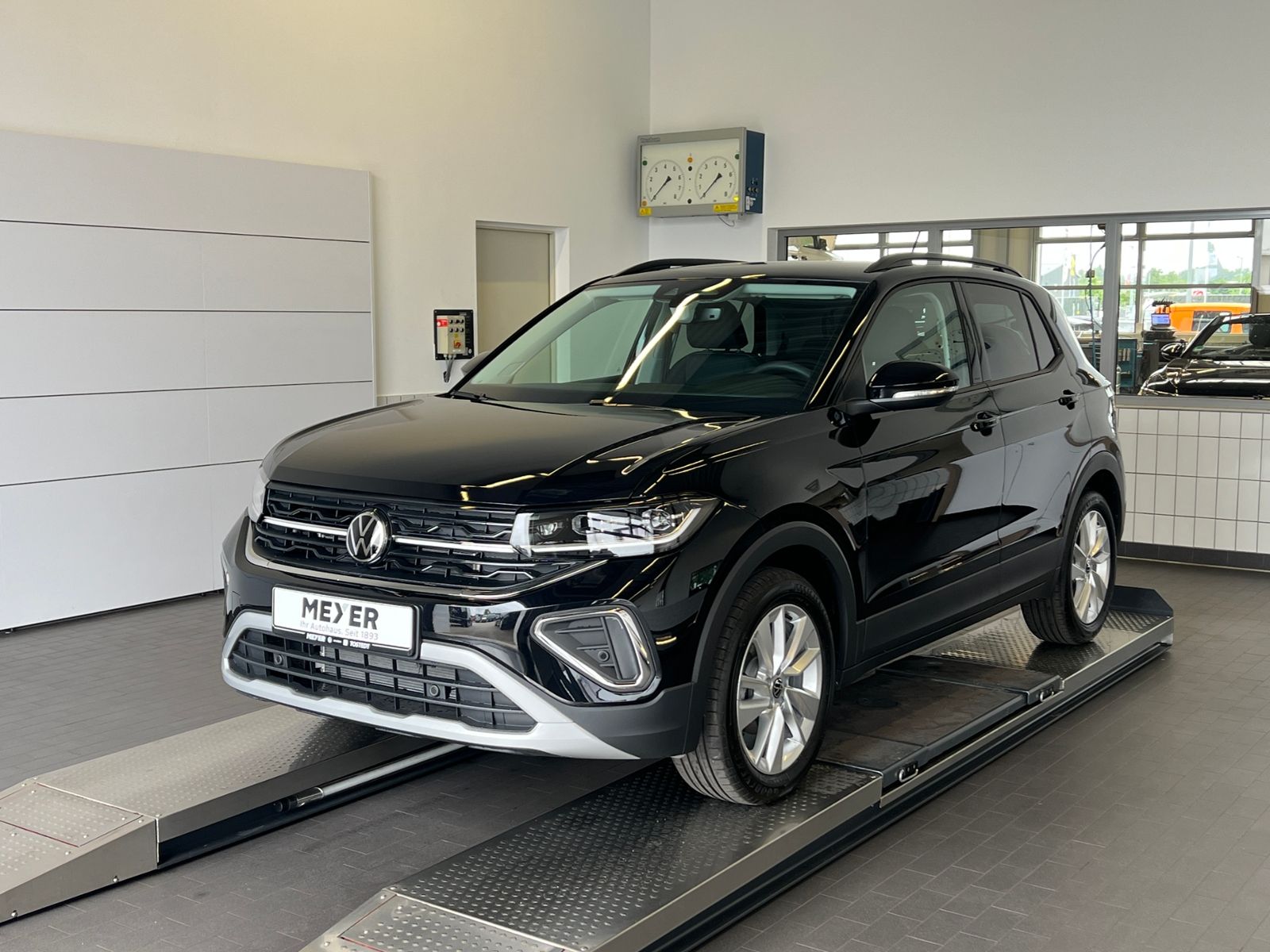 Fahrzeugabbildung Volkswagen T-Cross Life 1.0 TSI DSG *AHK, IQ-Light, ACC, Ka