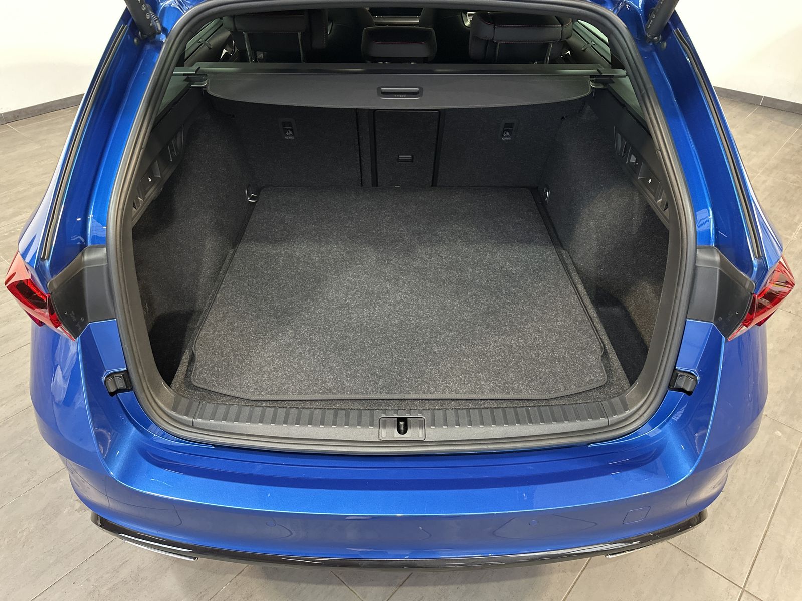 Fahrzeugabbildung SKODA Octavia Combi RS Challenge NAV+LED+VCOCK+KAM+AHK