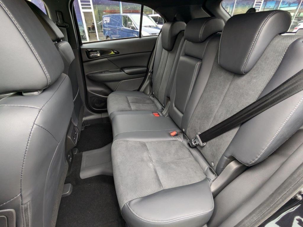 Fahrzeugabbildung Mitsubishi Eclipse Cross 2.4 PHEV 4WD Select