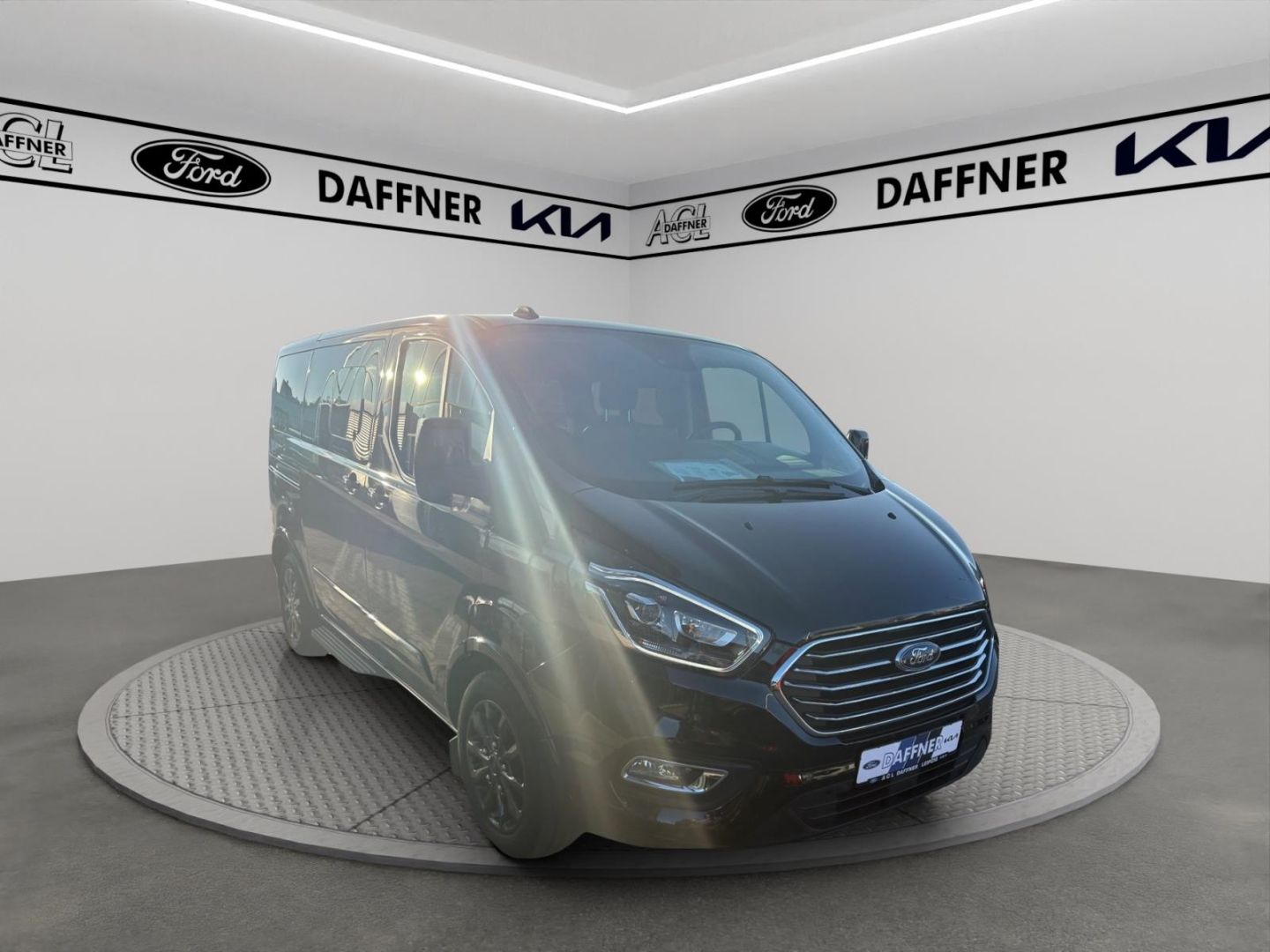 Fahrzeugabbildung Ford Tourneo Custom Kombi 320 L1 Titanium X Kamera AH