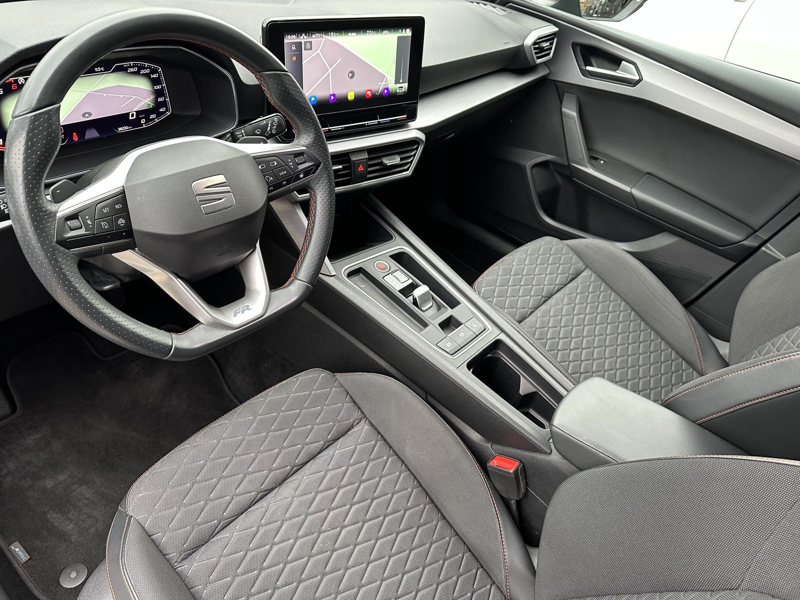 Fahrzeugabbildung SEAT Leon Sportstourer 2.0 TDI FR NAV+LED+VCOCK+KAMER