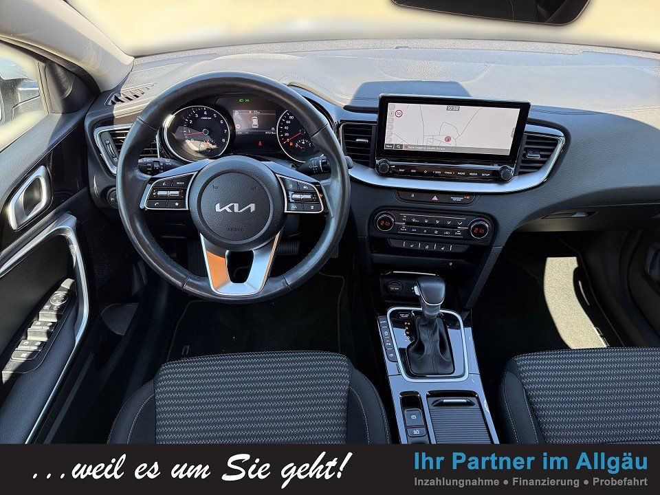 Fahrzeugabbildung Kia CEED KOMBI 1.5T 7DCT SPIRIT 1HD NAVI+LED+JBL+PDC