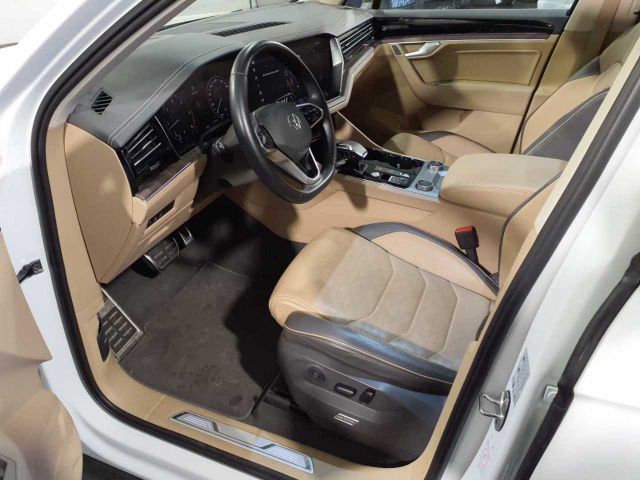 Touareg 4.0 TDI DSG 4M ATMOSPHERE IQ. LIGHT+AHK+