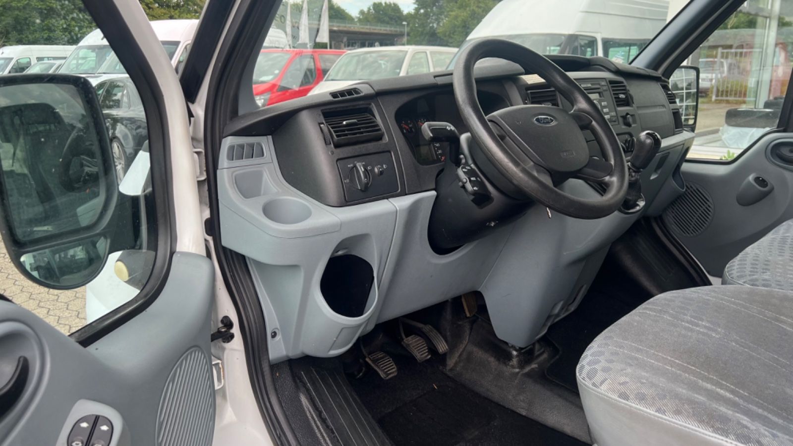 Fahrzeugabbildung Ford Transit Kombi FT 280 K Behindertengerecht *4268