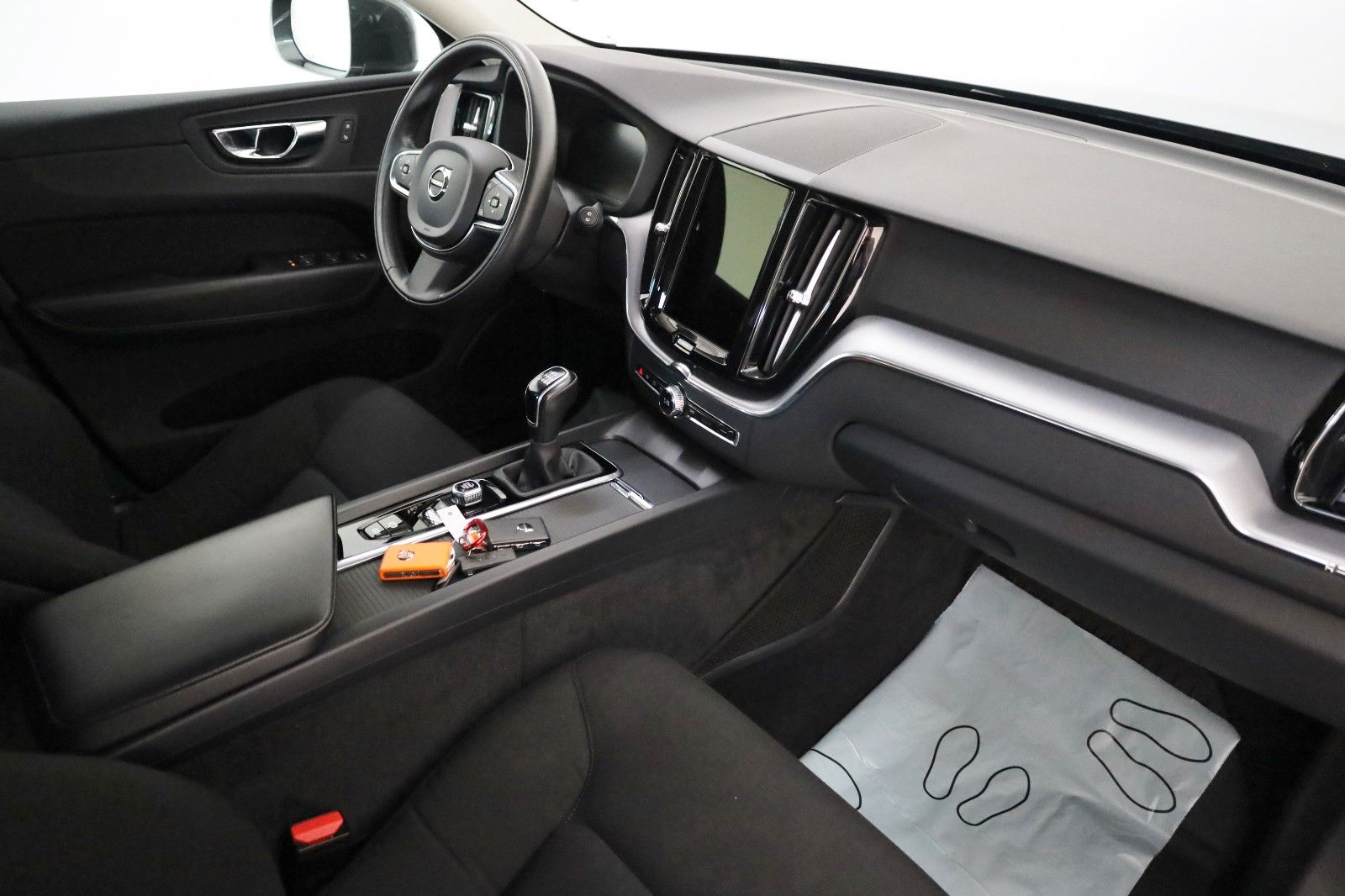 Fahrzeugabbildung Volvo XC60 Momentum Pro,Navi,LED,SH,Kamera,ACC,AHK