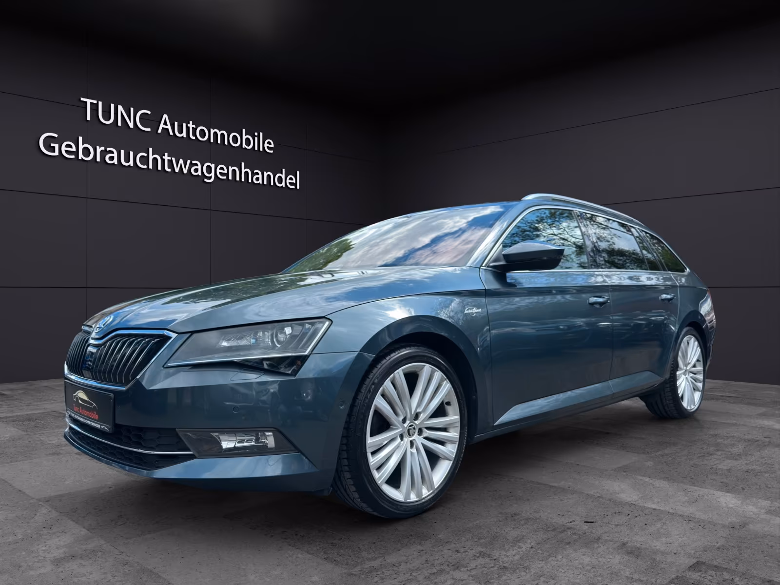 Skoda Superb Combi L&K XEN DSG KMRA LDR ACC NAVI AHK