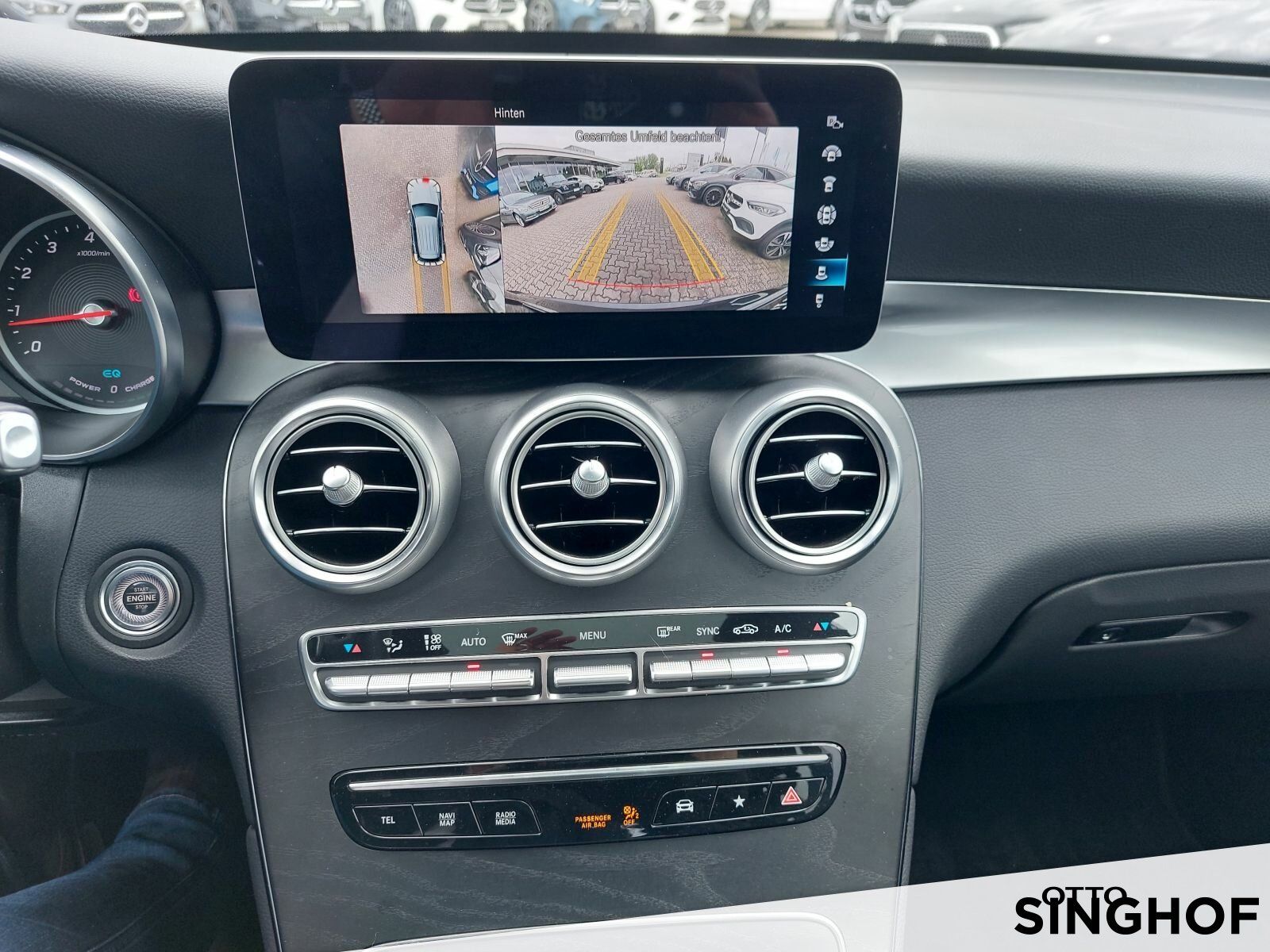 Fahrzeugabbildung Mercedes-Benz GLC 200 AMG Pano+AHK+Distronic+Night+360°+dynLED