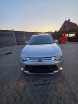 Mitsubishi Outlander 2.2 DI-D ClearTec 4WD AT Diamant E... - Mitsubishi Outlander mit Panoramadach