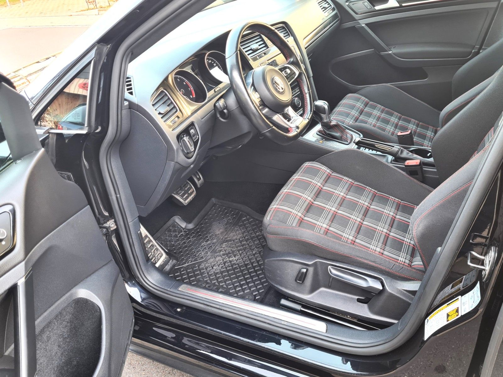 Volkswagen Golf 2.0 TSI DSG BMT GTI foto 7