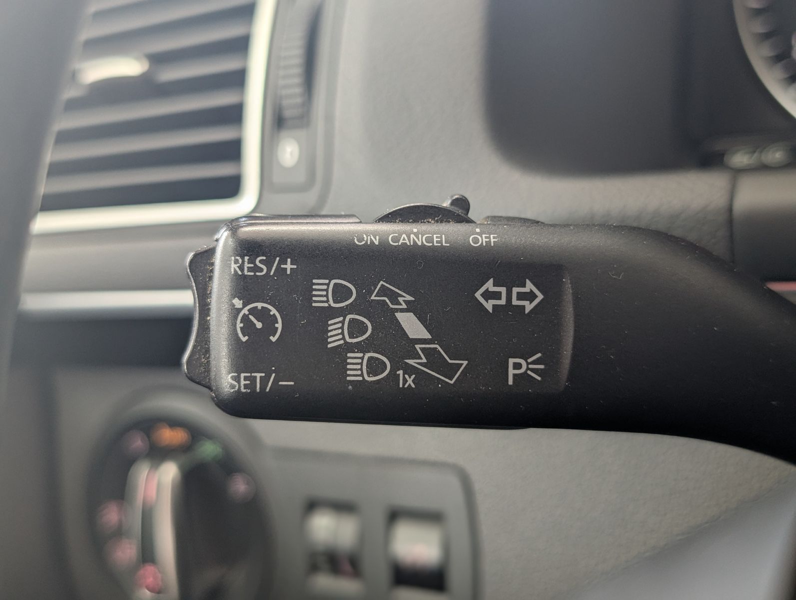Fahrzeugabbildung Volkswagen Touran 2.0 TDI Highline PANO AHK PDC APP XENON