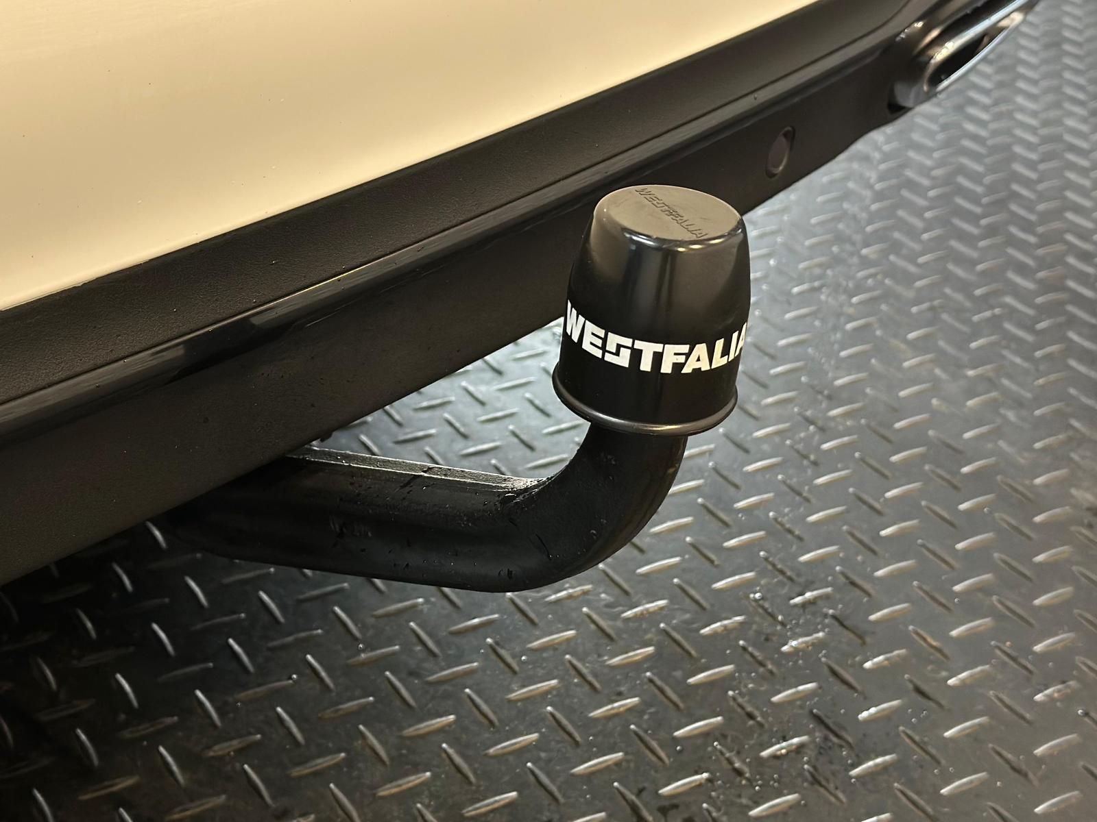 MERCEDES-BENZ E 220d T AVANTGARDE 4M* LED#AHK#SHZ#HUD#360CAM - Image 23