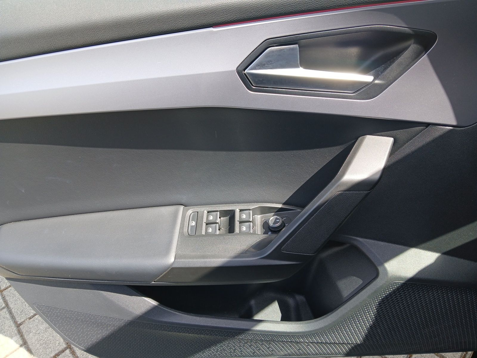 Fahrzeugabbildung SEAT Leon eTSI FR DSG STH LED Navi ACC RFK SH LM
