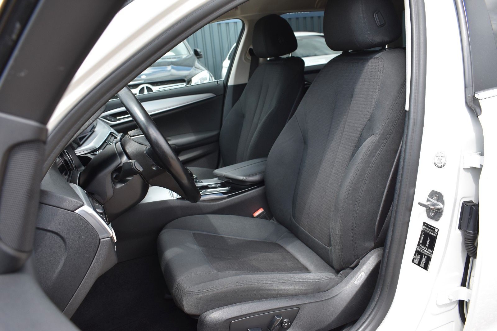 Fahrzeugabbildung BMW BMW 520d Touring Head Up/Anhänger/Driving Assist
