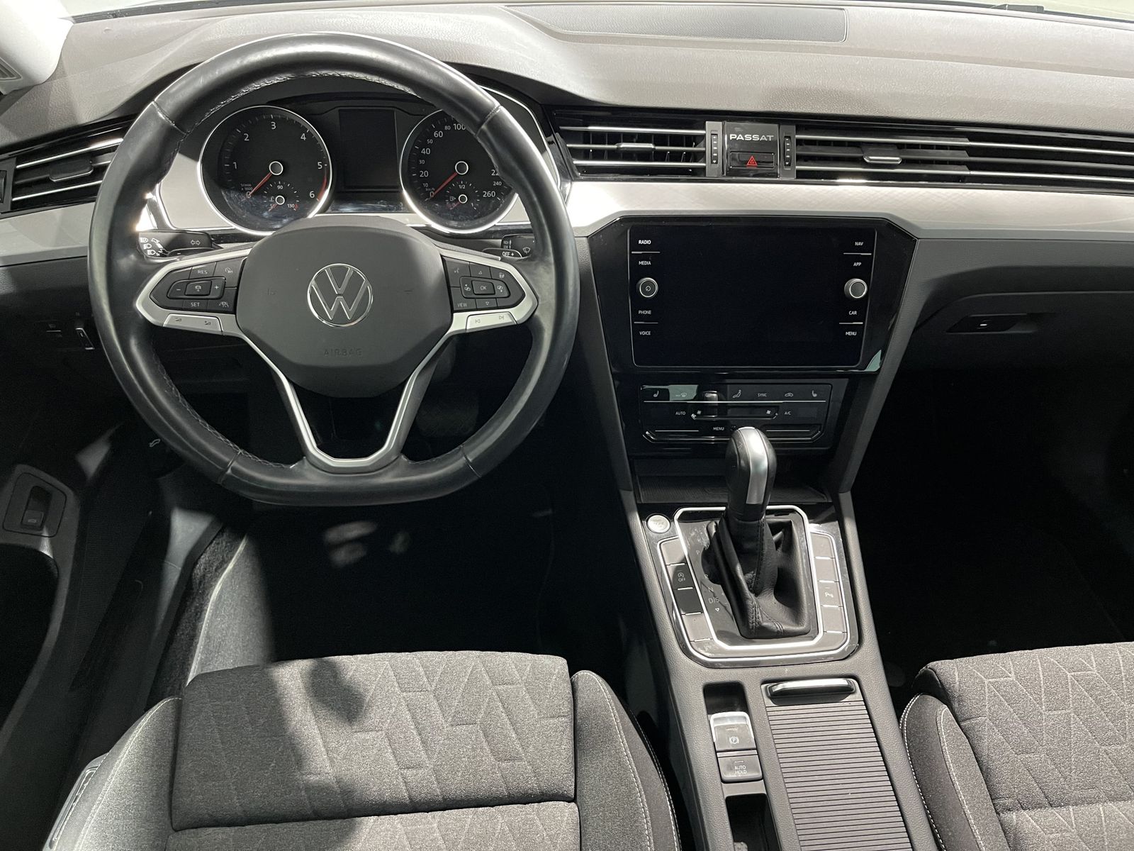 Fahrzeugabbildung Volkswagen Passat Business 2.0 TDI*LED*Cam*Navi*ACC*