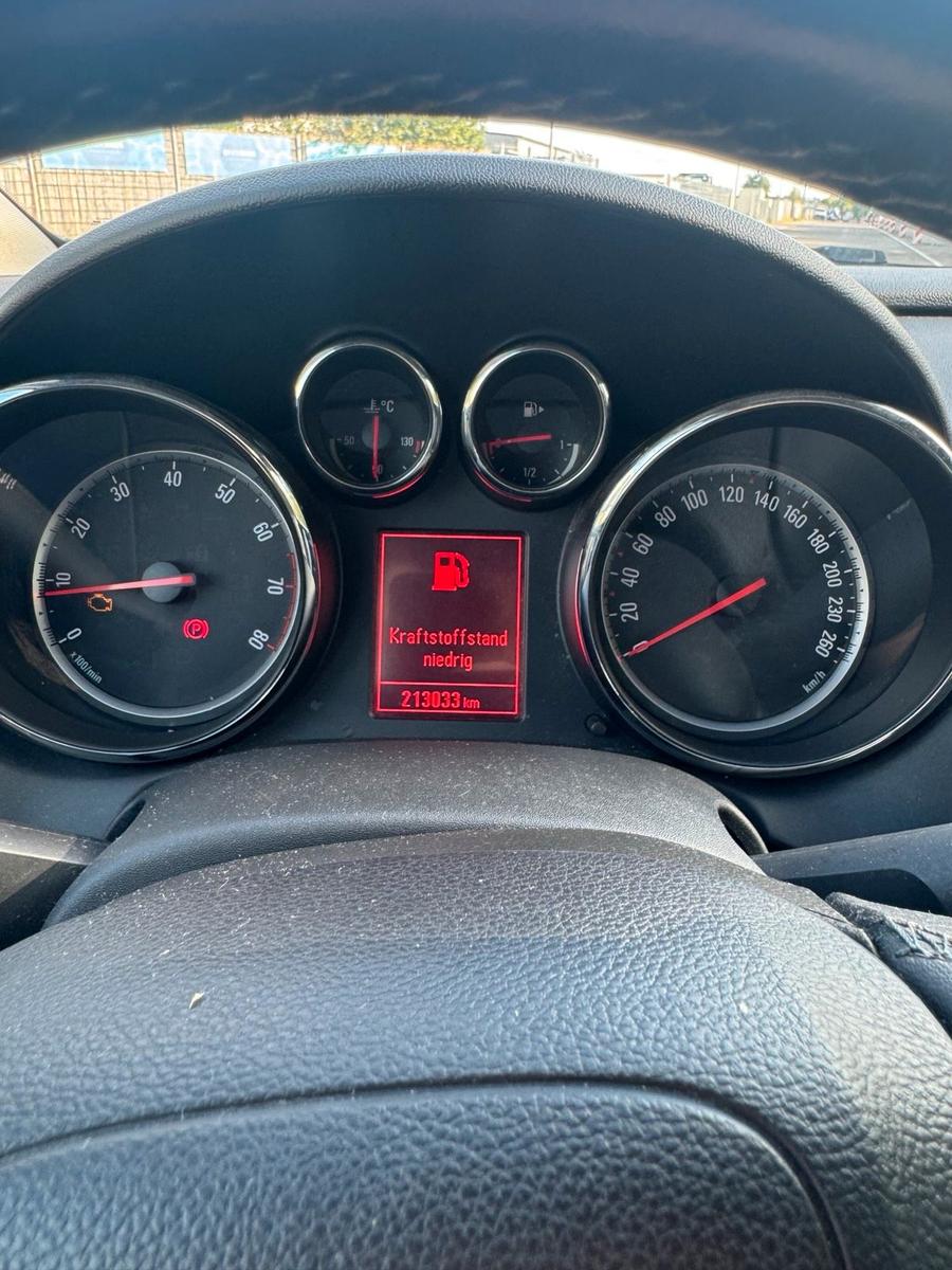 Opel Astra 2012 — photo 7