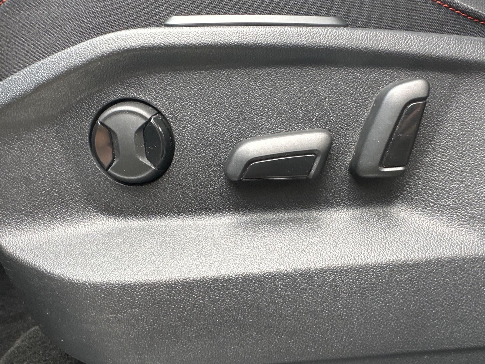 Fahrzeugabbildung SEAT Tarraco FR NAV+LED+ACC+KAMERA+AHK+STDHZG+19ZO+VC