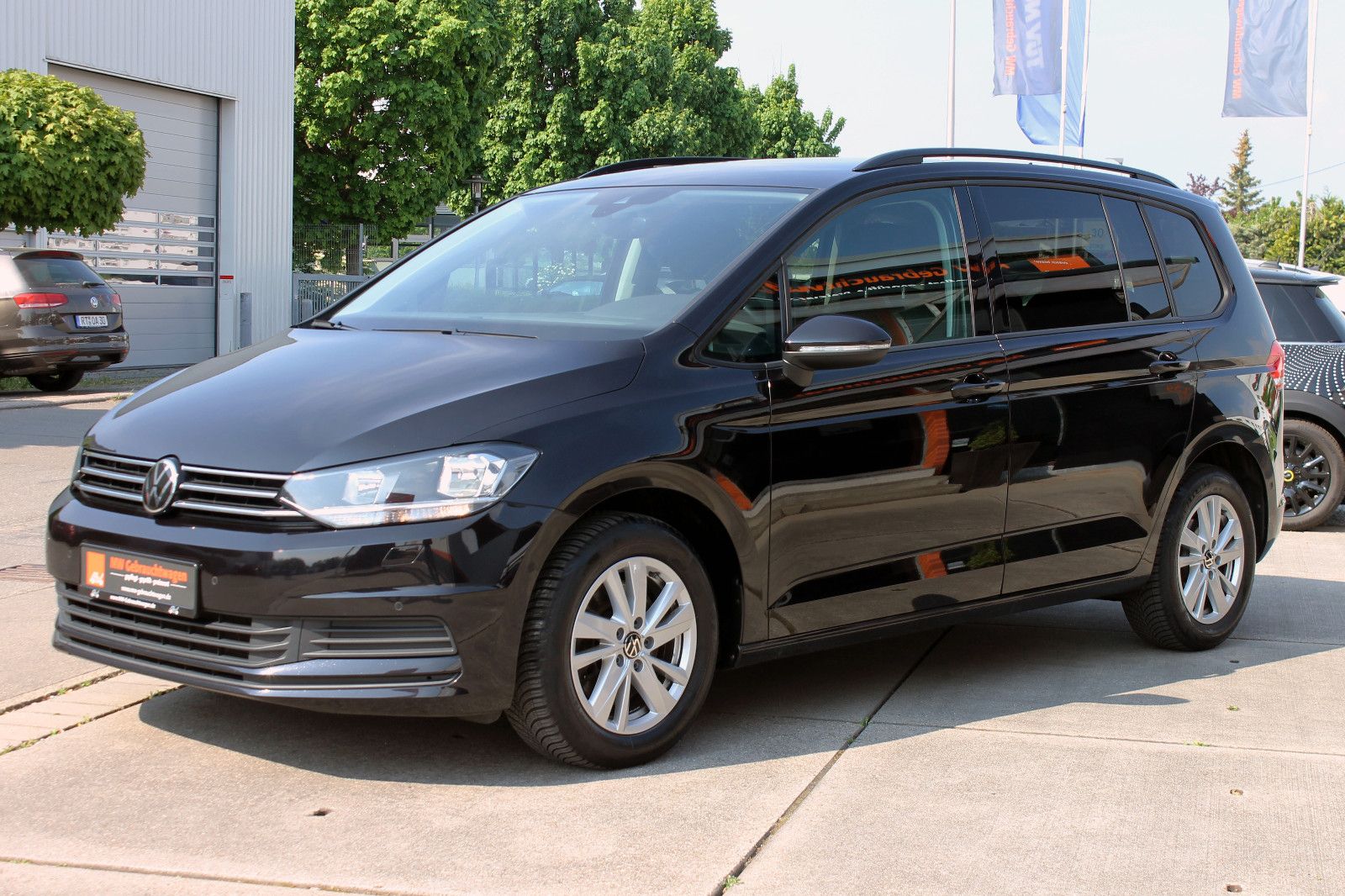 Fahrzeugabbildung Volkswagen Touran Comfortline 2.0TDI 7-Stz. ACC PDC SHZ BT