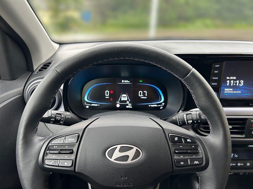 Fahrzeugabbildung Hyundai i10 1.2 5TÜRER PRIME SMARTKEY+NAV+KAMERA+CARPLAY