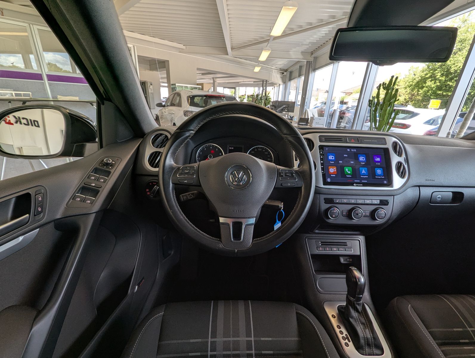Fahrzeugabbildung Volkswagen Tiguan 1.4 TSI DSG Lounge DYNAUDIO AHK Kamera