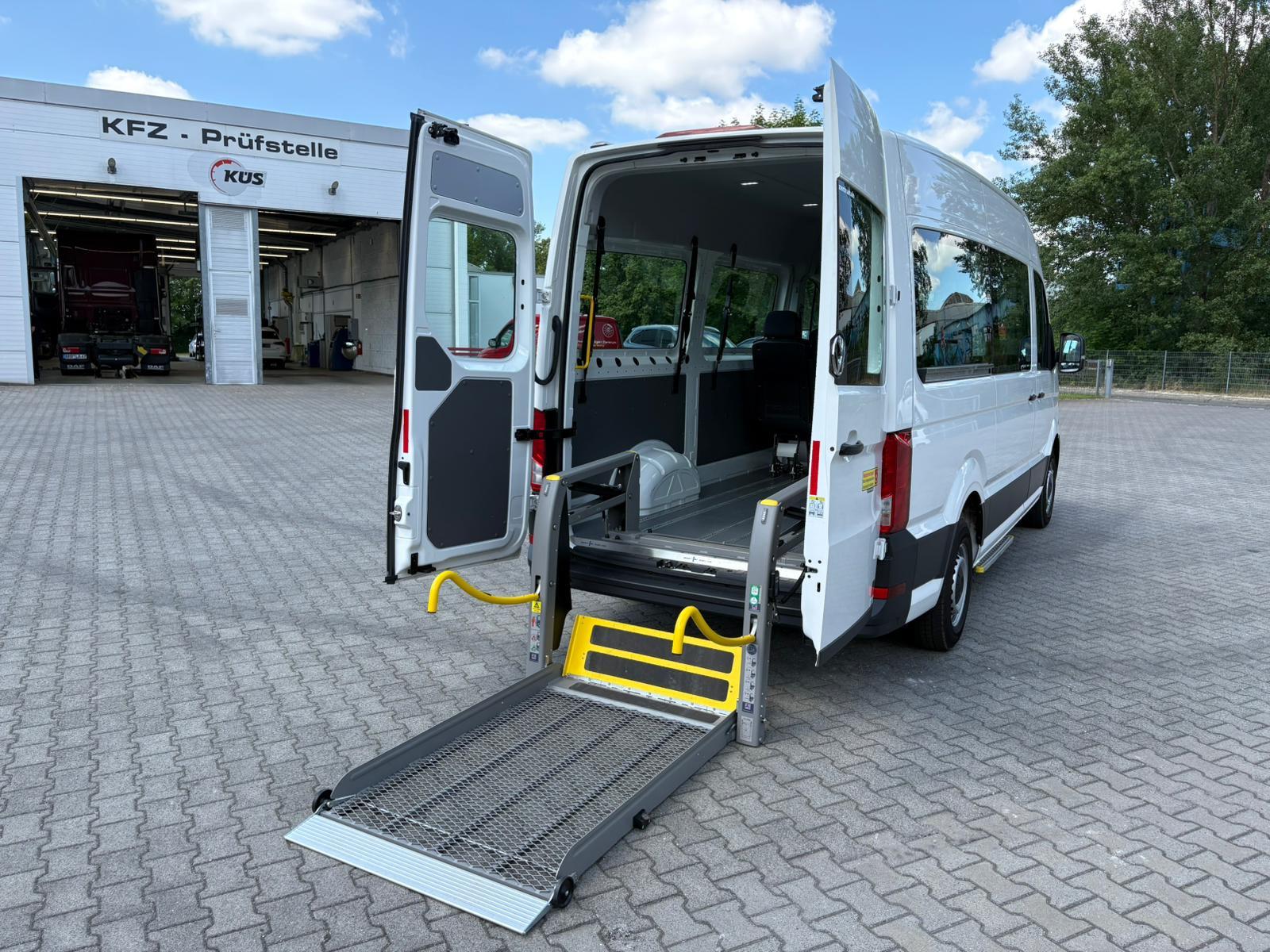Volkswagen Crafter Kasten 35 mittellang Hochdach LIFT BTW