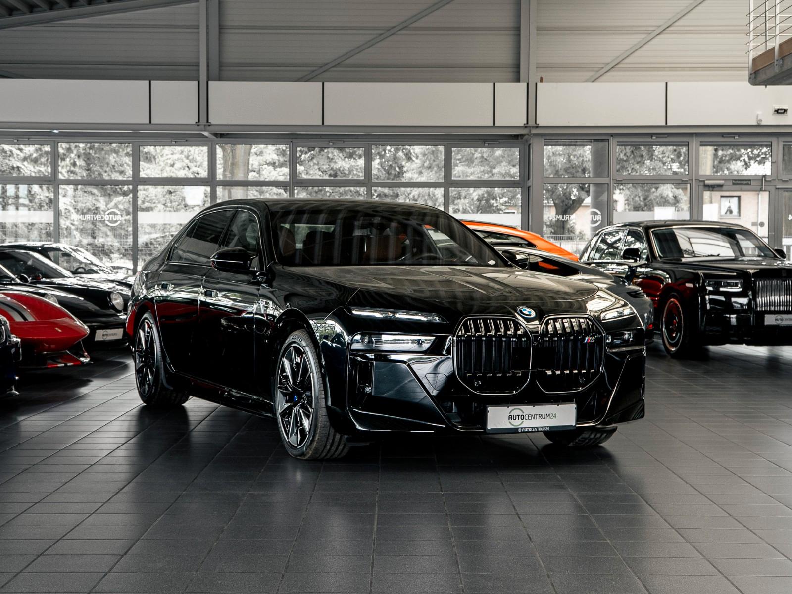 BMW M760e Performance Paket Iconic Sky Inno HUD