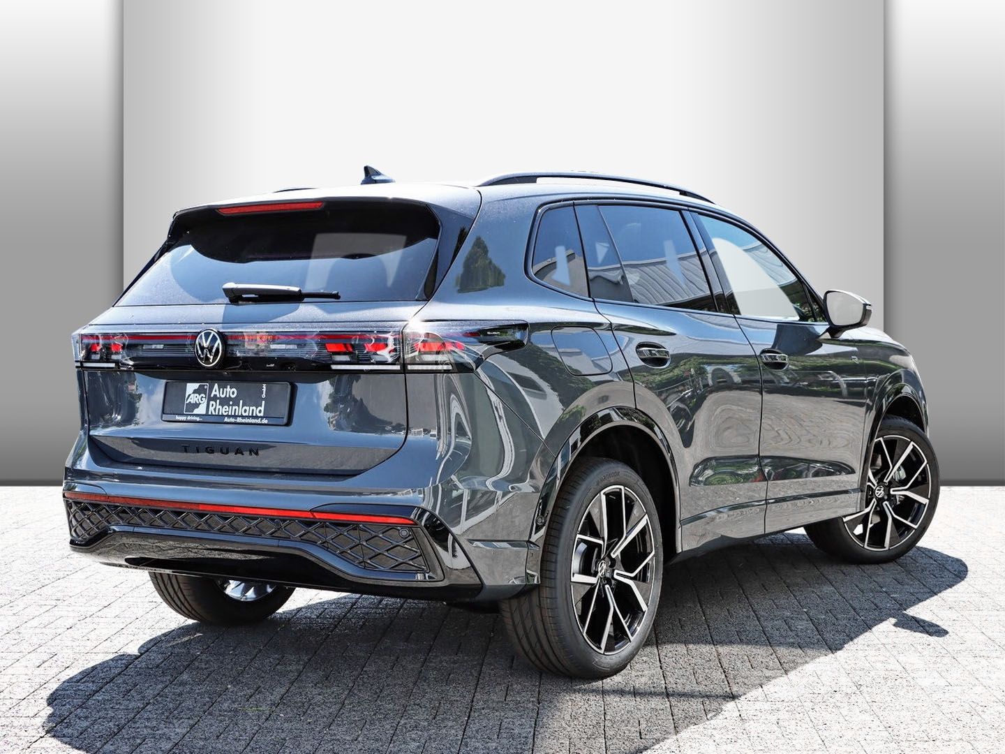 Volkswagen Tiguan R-Line 1.5 eHybrid OPF DSG MATRIX PANO AH foto 2