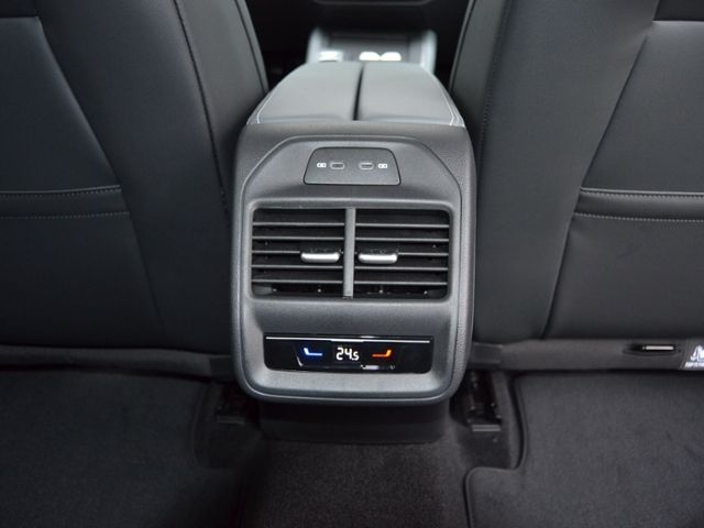 Passat Variant 1.5 eTSI DSG Business AHK/LED/18-