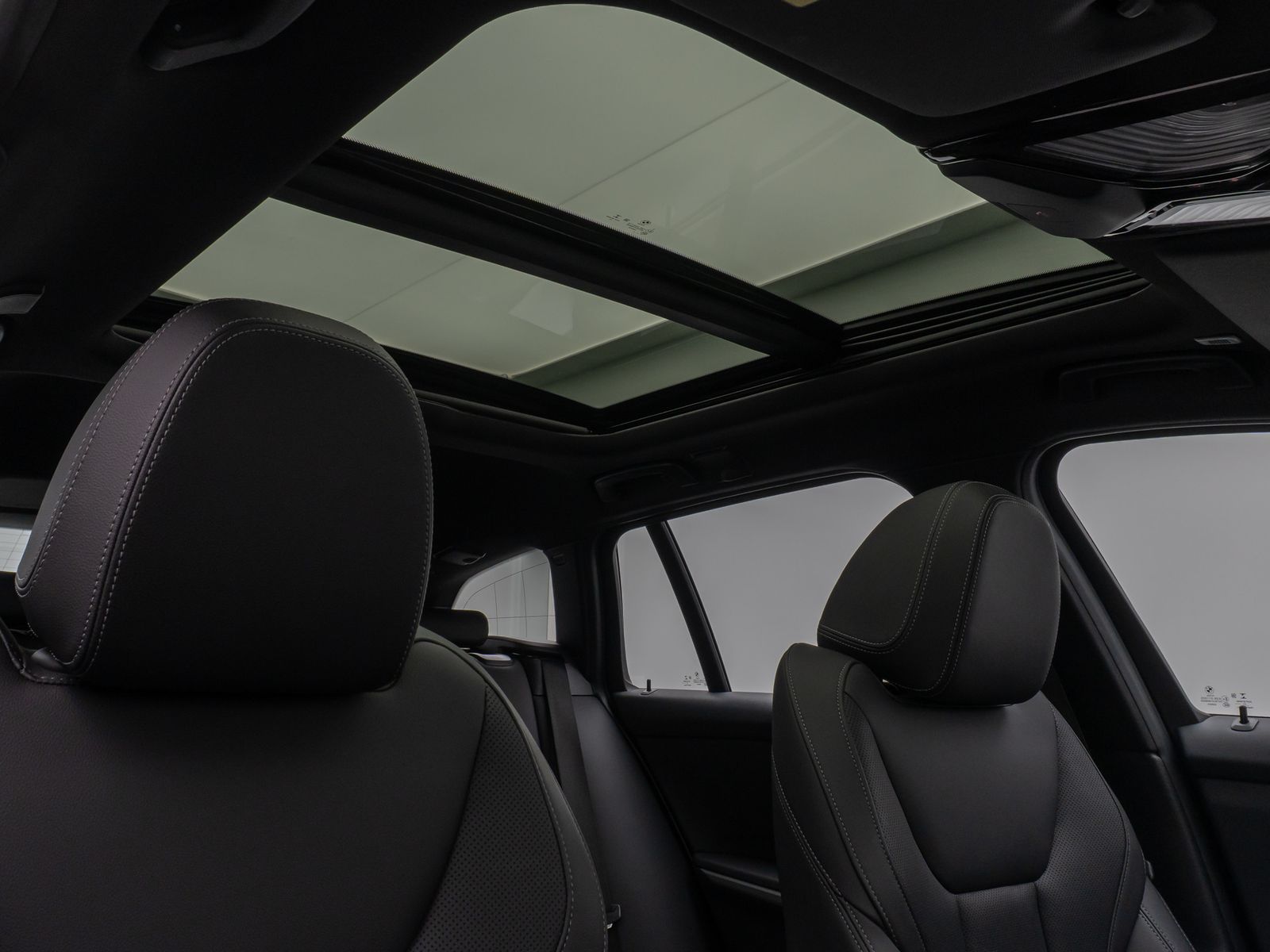 Fahrzeugabbildung BMW 320e xD Panorama Kamera DAB HiFi Alarm Sport LED