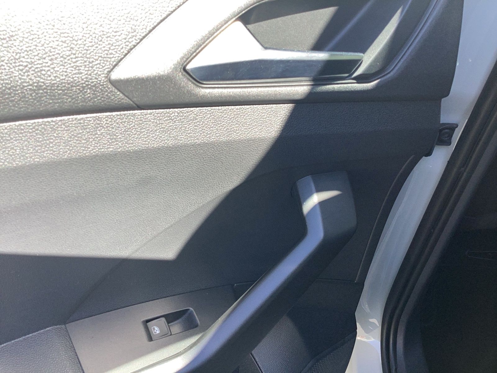Fahrzeugabbildung Volkswagen T-Cross Life Navi Climatronic PDC SH LM
