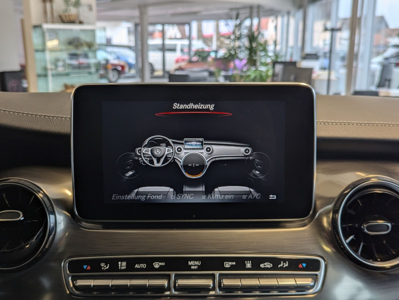 Fahrzeugabbildung Mercedes-Benz V 300 d EXCLUSIVE 4M lang Pano Nappa AHK VOLL 19