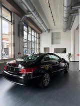 Mercedes-Benz Coupe Pano/Stand Hz - Mercedes-Benz mit Benzin-Antrieb: Coupe, Schwarz