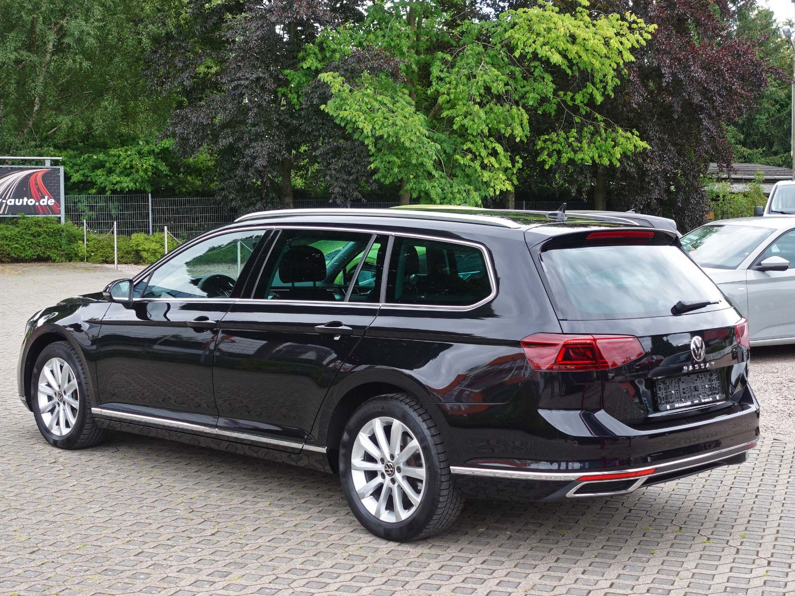Fahrzeugabbildung Volkswagen Passat Variant 2.0 TDI DSG Elegance IQ-Light AHK
