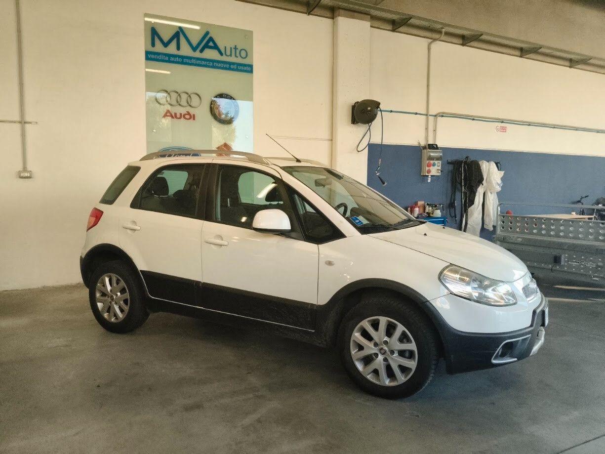 Fiat Sedici 2011 — салон